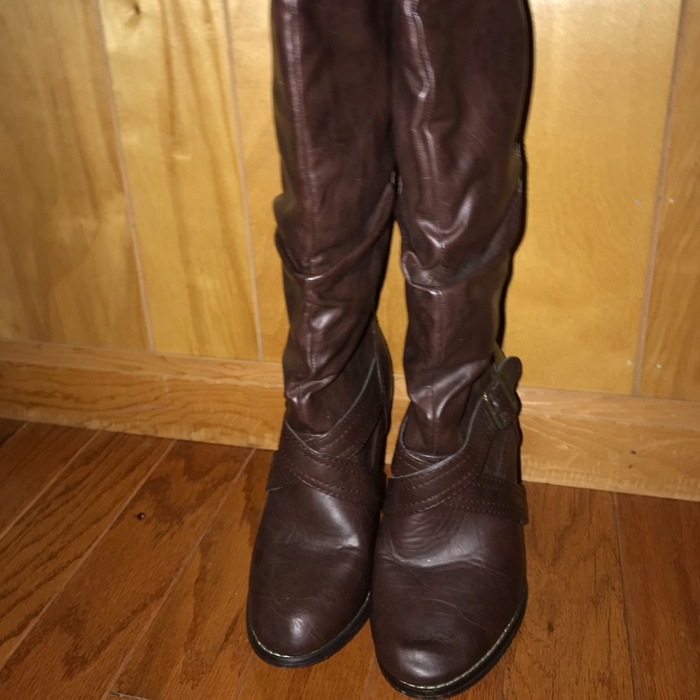 Heeled boots - Picture 2 of 2